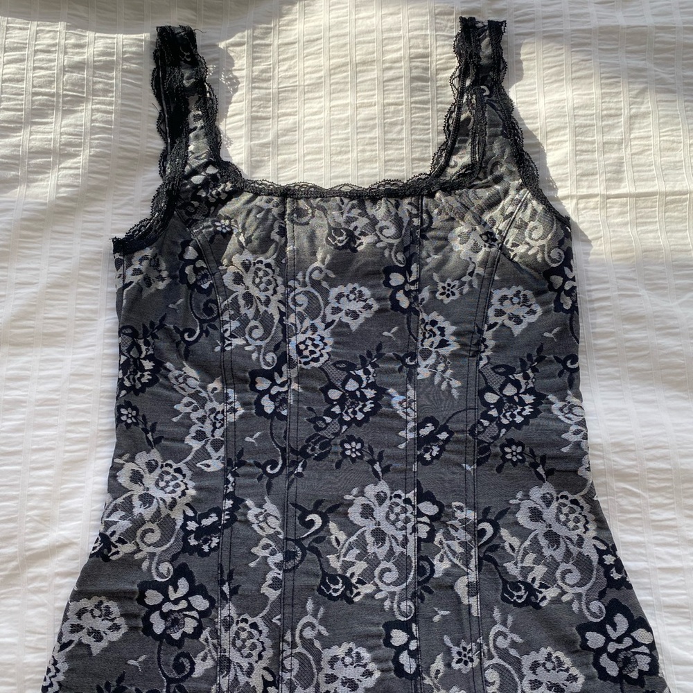 White House Black Market cami style fitted top XS